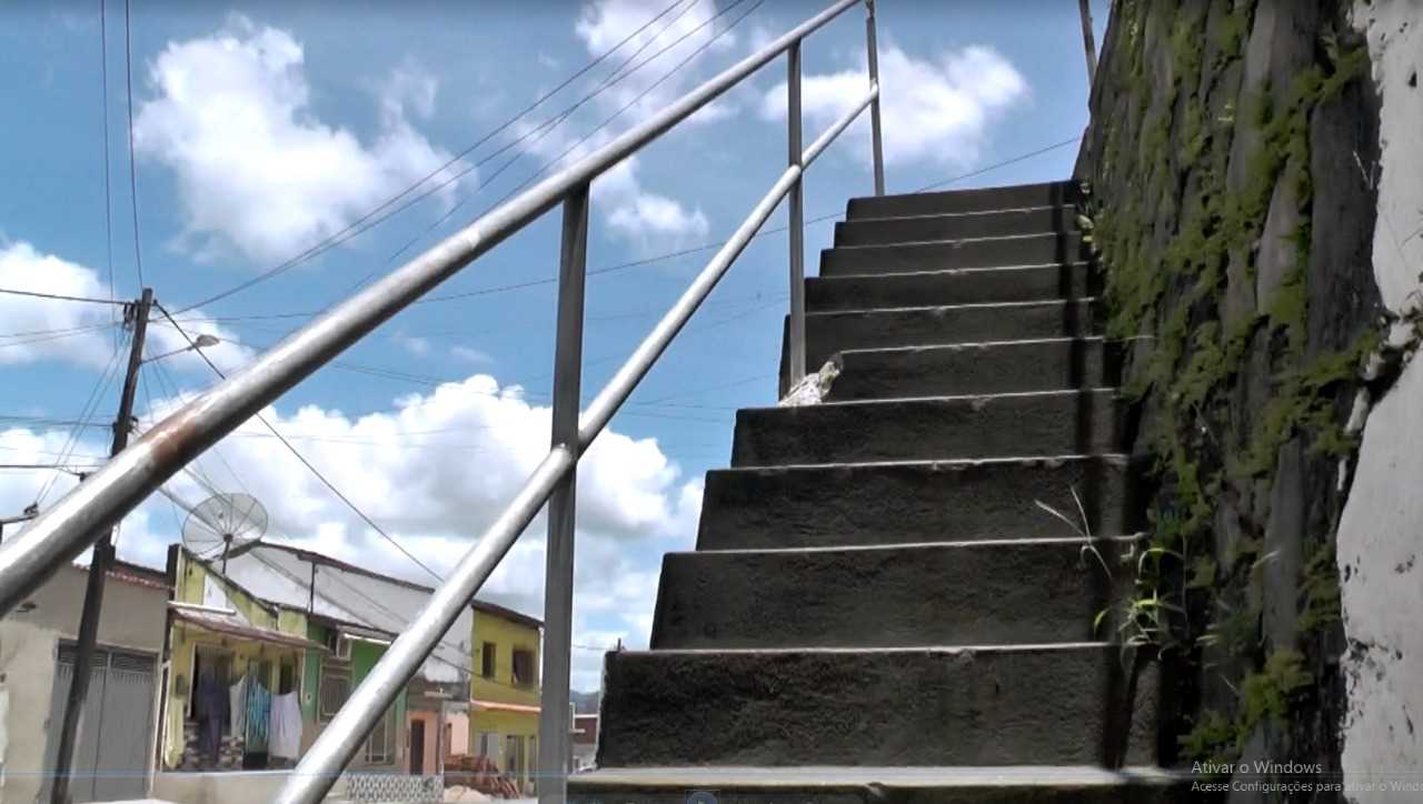 Camacã: Moradores da escadaria da Rua Duque de Caxias comemoram a instalação de Corrimãos